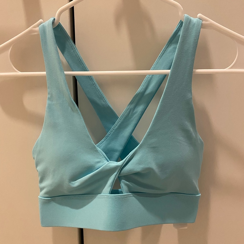 NWOT Fabletics Criss Cross Sports Bra